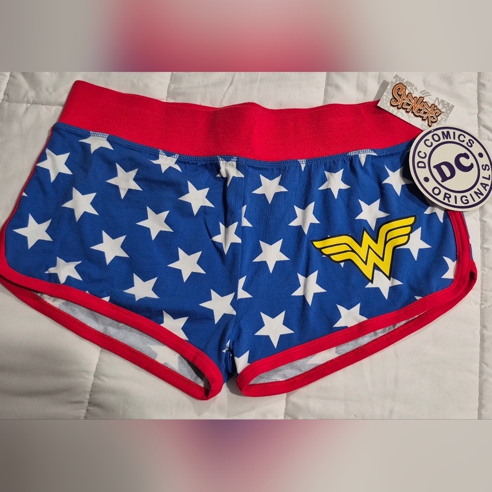 DC Comics Women's Wonder Woman Star Shorts